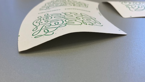 Como a umidade do ar afeta o processo de formação de papel laminado e copos de PE